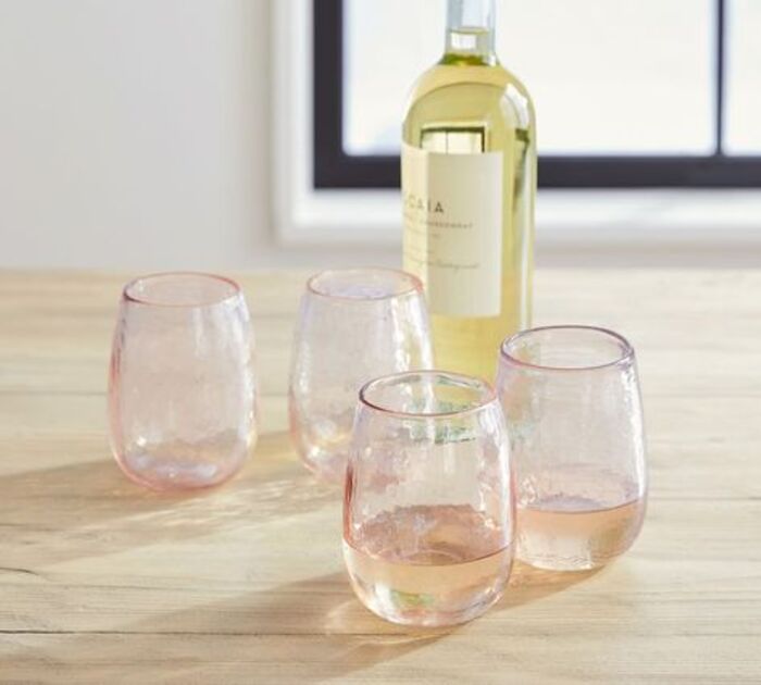 Wine glasses: simple girlfriend gift