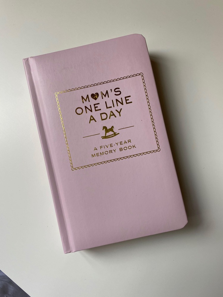 Mother's day gifts for new moms -Mom's One Line a Day: A Five-Year Book
