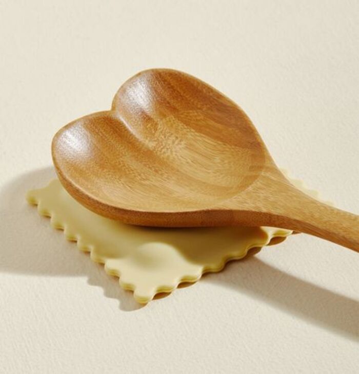 Ravioli spoon rest: funny gifts ideas for her