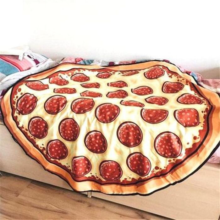 Pizza blanket: gag gifts for girlfriend