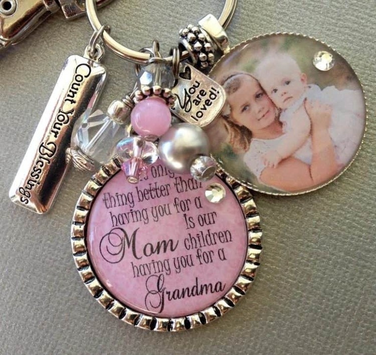 Mother’s day gifts to grandma - Nana Gift Keychain