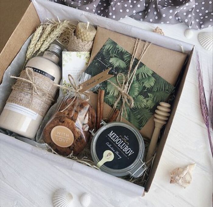 Pampering gift box: unique gift idea for auntie