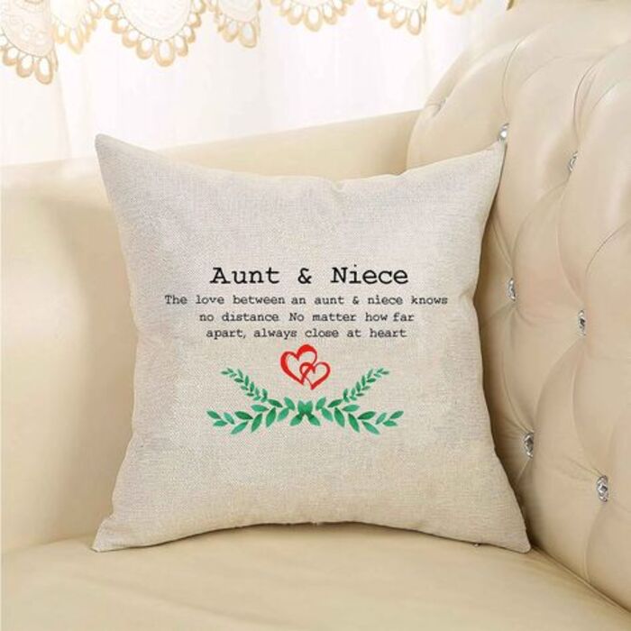 Aunt & Niece throw pillow: lovely personalized gifts for auntie