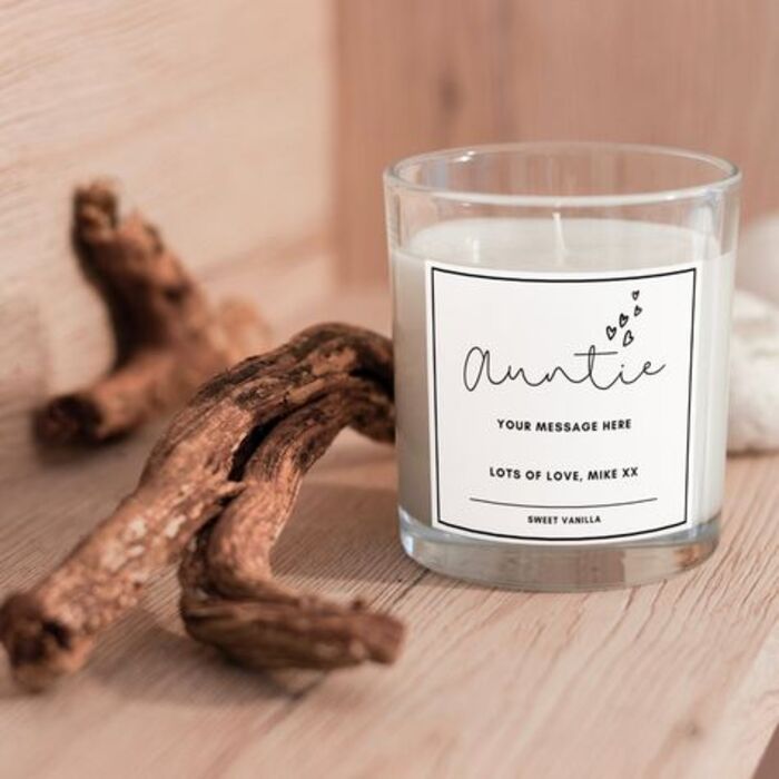 Scented candle: adorable personalized gift for auntie
