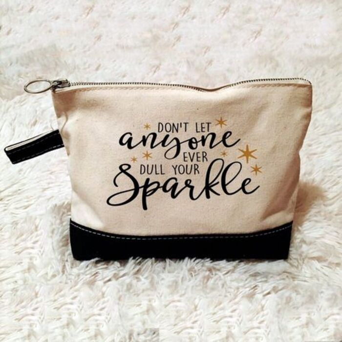 Custom Makeup Bag: Practical Unique Gifts For Aunt