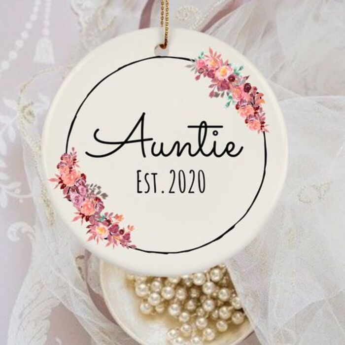 Auntie ornaments: charming personalized gift for aunt 