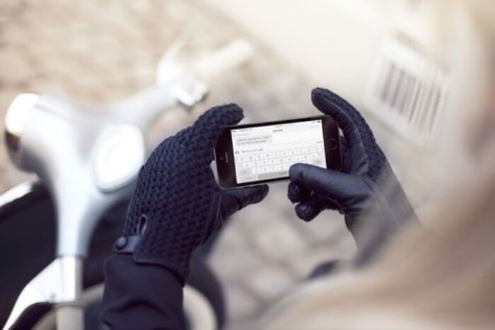 Touchscreen gloves: creative boyfriend gift