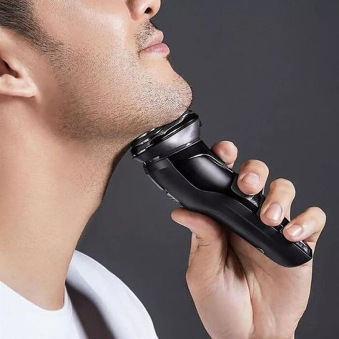 Electric razor: unique boyfriend gift