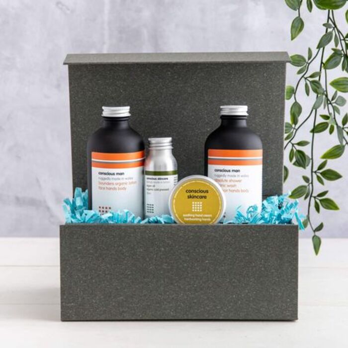 Skincare gift set: creative gift idea for boyfriend