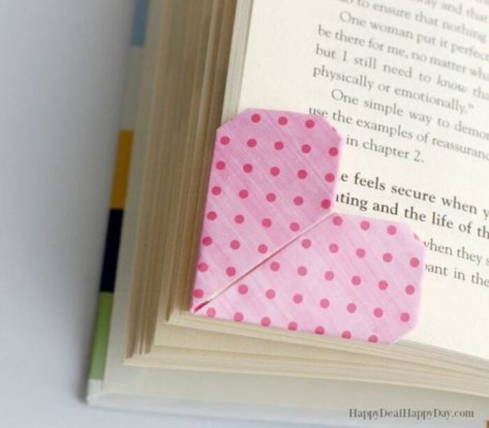 Heart-shaped bookmark: romantic DIY gifts boyfriend gifts