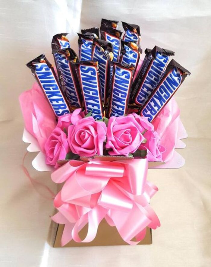 Snickers bouquet: romantic boyfriend handmade gifts 