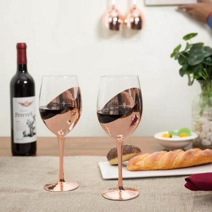Stem wine glasses: charming gift for parent