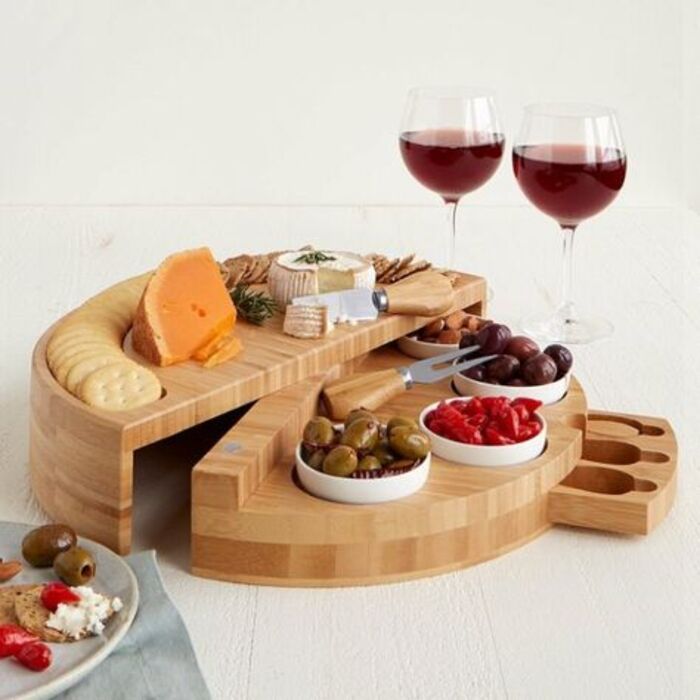 Compact cheese board: custom present for boyfriend's parent