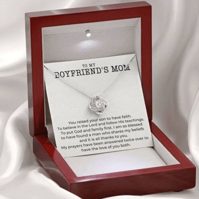 Boyfriend's mom necklace: special gift for her