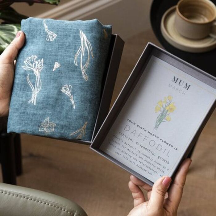 38 Gifts for Your Boyfriend's Mom That Will Make Her Melt - Groovy Girl  Gifts