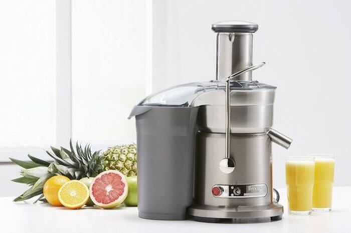 Juicer machine: practical gifts for boyfriend mom