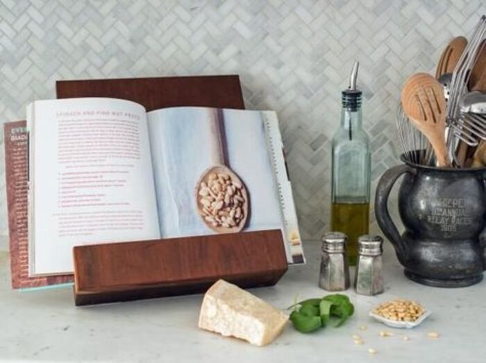 Wooden cookbook stand: best gifts for boyfriends mom