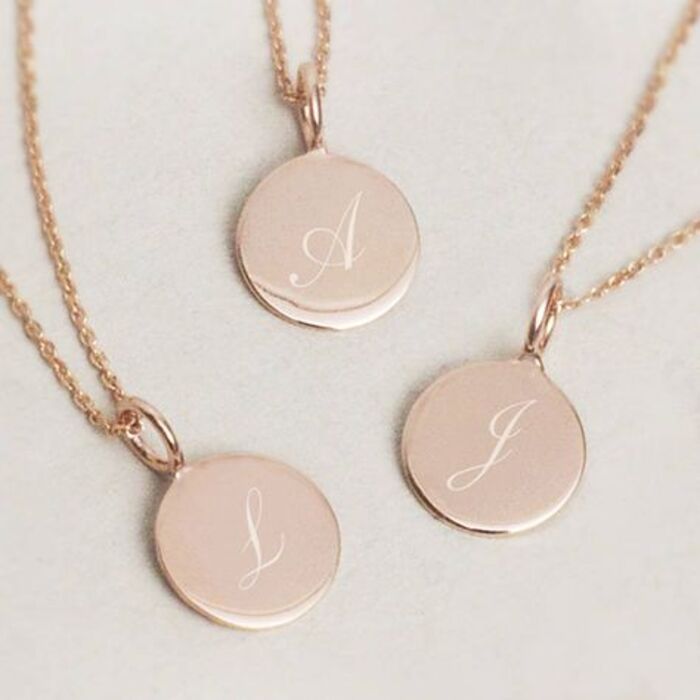 Initial necklace: cute gift ideas for boyfriends mom
