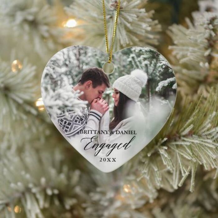 Holiday ornaments: practical customized gifts for partner