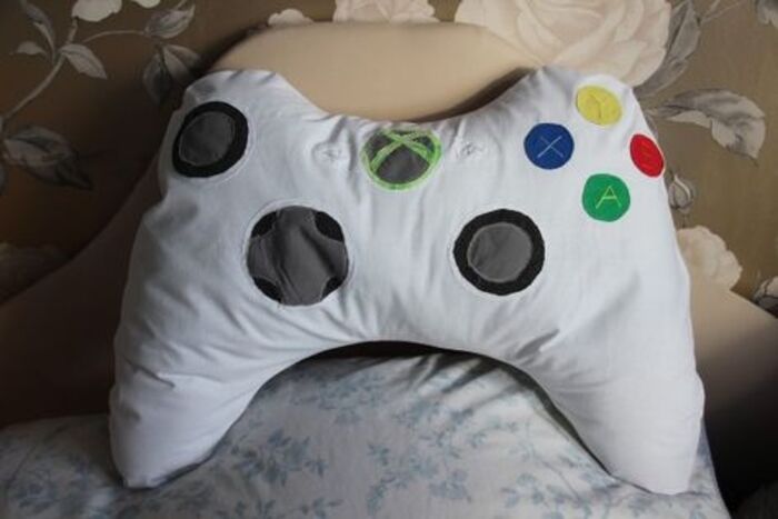 Lovely DIY Xbox control pillow for lover