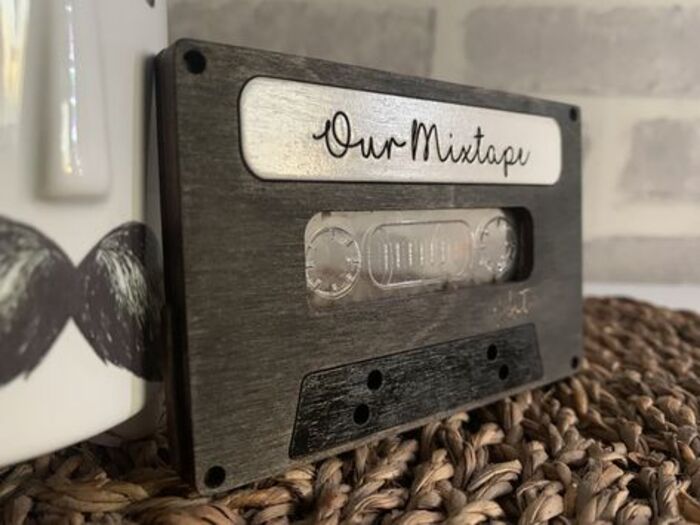 Custom keepsake: cool gifts for long distance couples