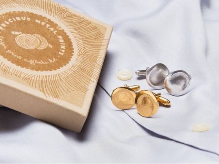 Fingerprint cufflinks: cool surprises for long-distance boyfriend