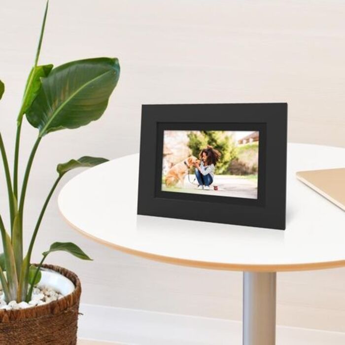 Digital photo frame: cool long distance relationship gift ideas for boyfriend