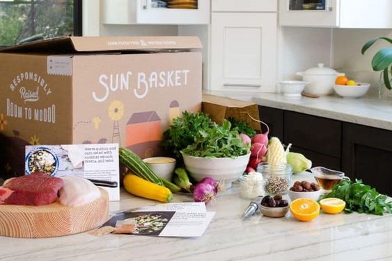 Meal kit subscription: thoughtful gift for long-distance lover