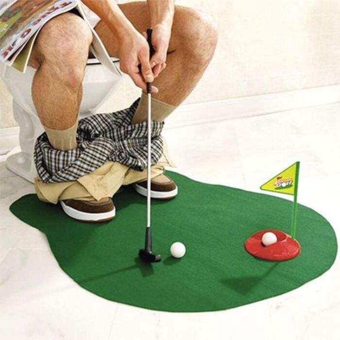 Bathroom mini golf: funny gift ideas for boyfriend