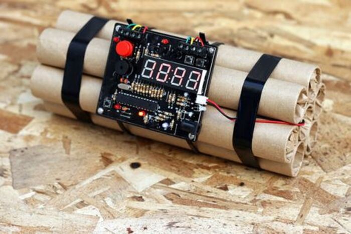 Defusable bomb alarm clock: gag gift idea for boyfriend