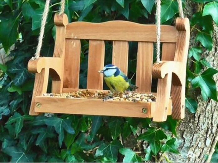 Porch swing bird feeder: practical gardening kit for mom