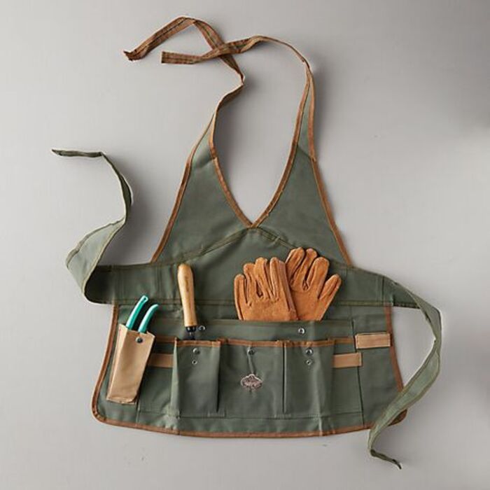 Canvas Apron: Unique Present For Mom Who Has A Green Thumb