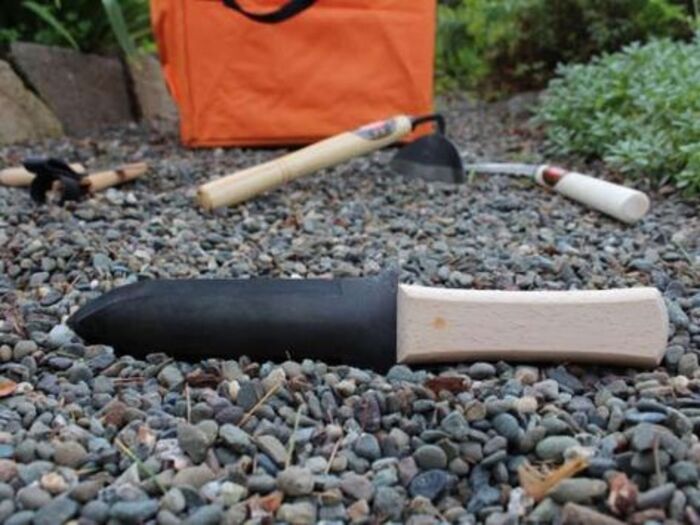 Hori-Hori knife: adorable gardening kit for mom