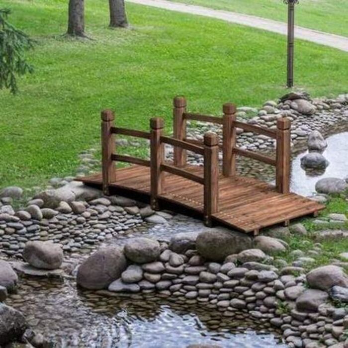 Wooden arch garden bridge: practical gift for mother