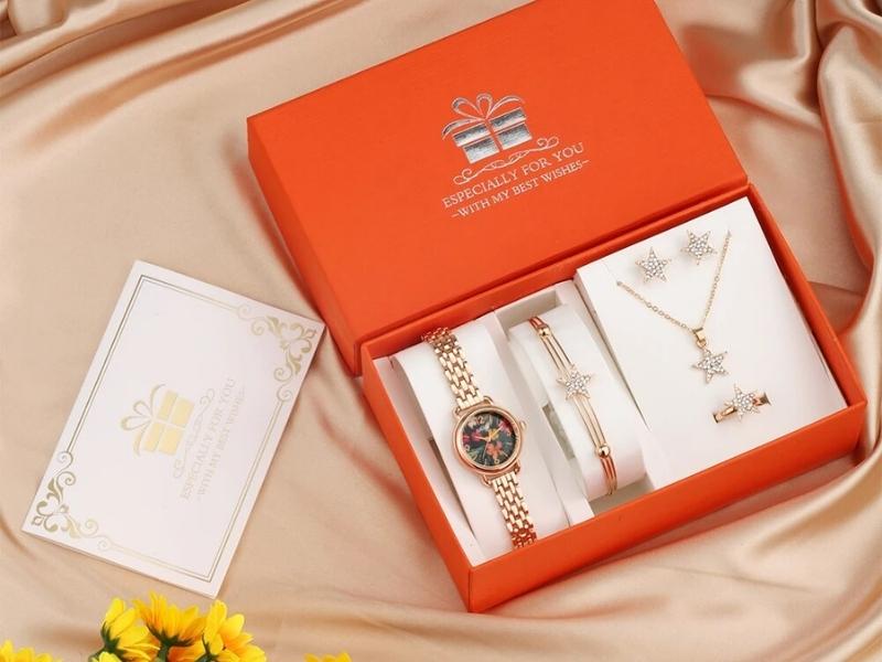 Dial And Circle Necklace Box Set For 31St Anniversary Gifts