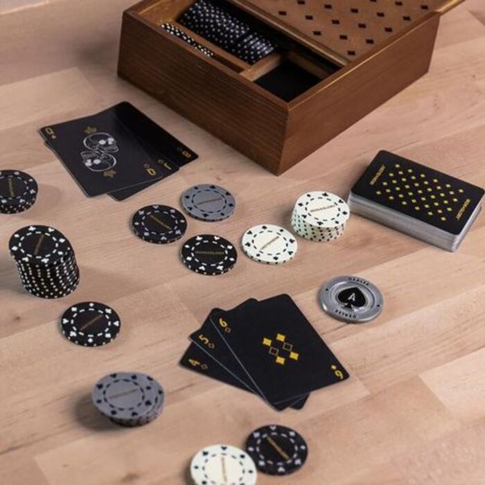 Stylish poker set: cool retirement gifts for cops