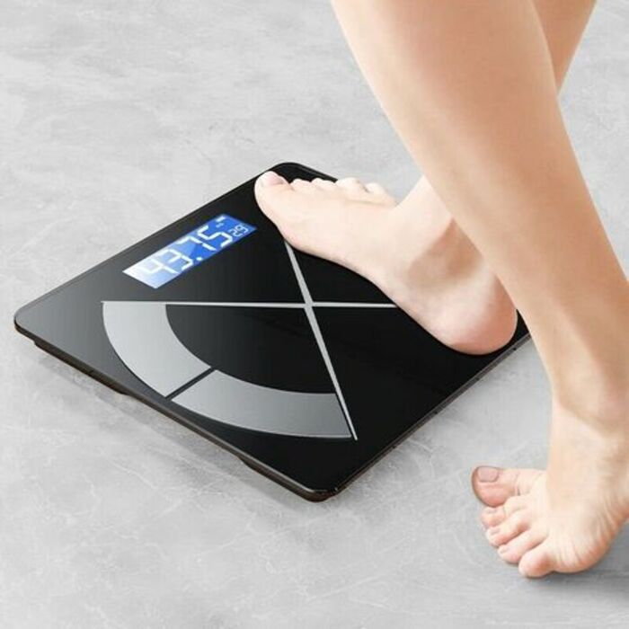 Smart weighing scale: best tech gift for mom's birthday