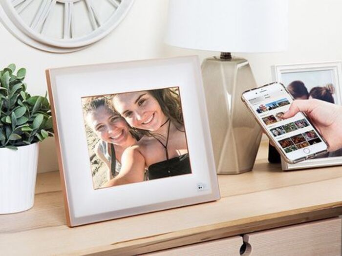 Digital picture frame: cool mom's electronic present