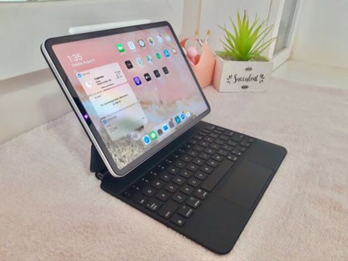 Logitech keyboard: best tech gift for mom's birthday