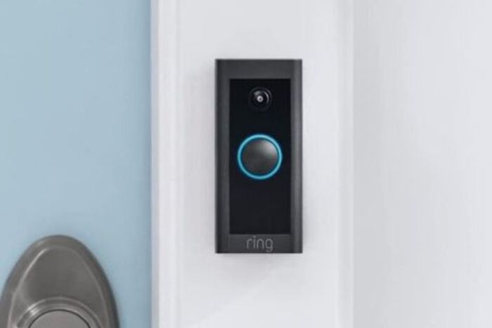Video doorbell ring: thoughtful electronic gifts for mom