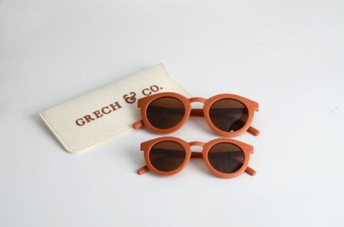 Mini sunglasses: cool birthday presents for mom