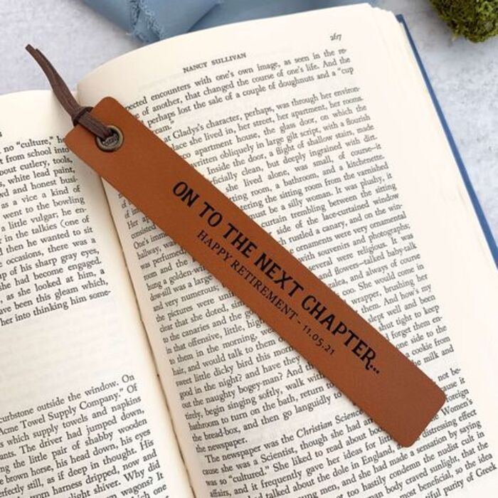 Wooden bookmarks: adorable DIY retirement gift ideas