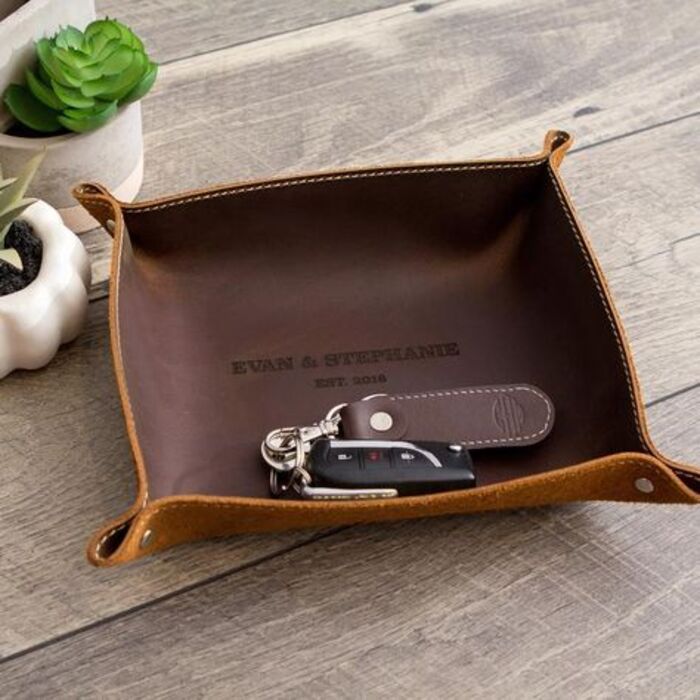 Leather catching tray: cute DIY present for retirement