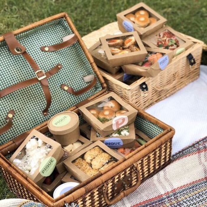 Picnic basket: funny DIY retirement gifts