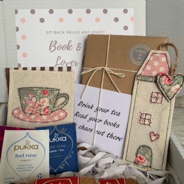 Mystery books box: adorable DIY retirement gift ideas
