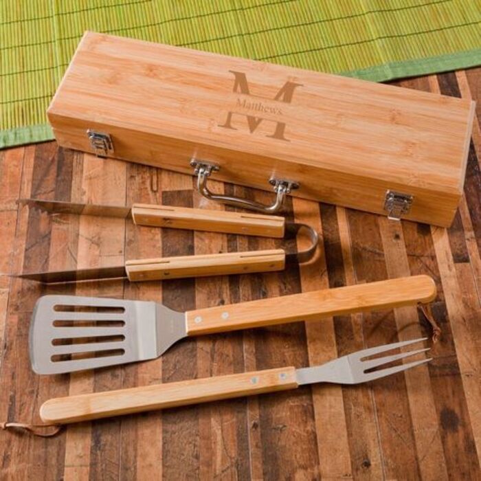 Engraved BBQ set: practical personalized gift for him
