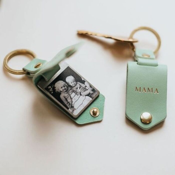 Photo keychain: romantic personalized gifts for him