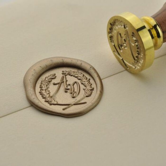 Engraved wax seals: romantic gifts for him