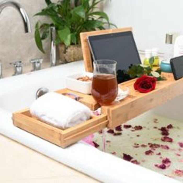 Bathtub towel rack: useful present for girlfriend's birthday