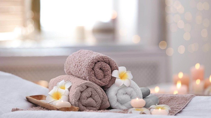 retirement gifts for mom - Spa day and salon package